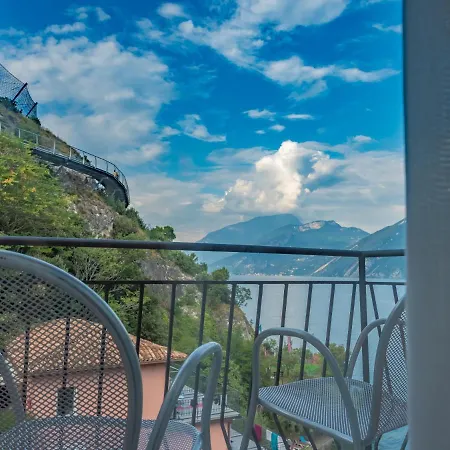 Capo Reamol 4* Limone sul Garda