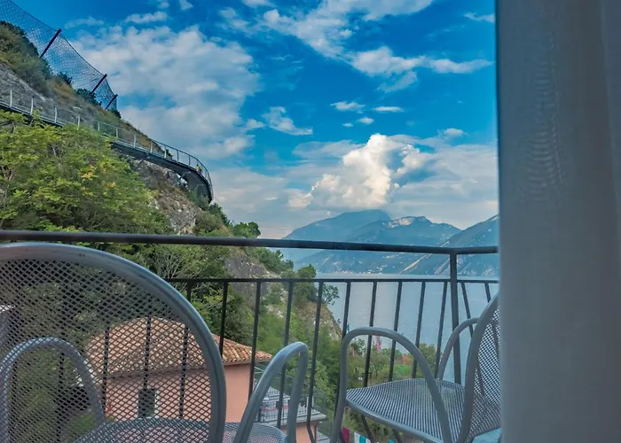 Capo Reamol 4* Limone sul Garda