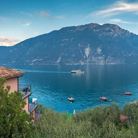 Capo Reamol מלון 4*