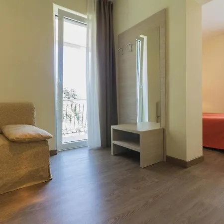 מלון Capo Reamol 4*