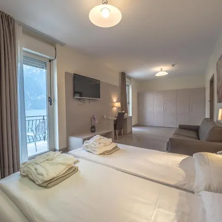 מלון Capo Reamol 4*