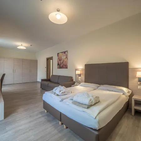 מלון Capo Reamol 4*